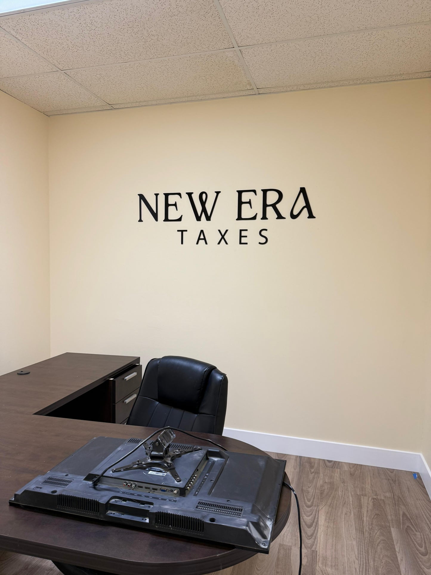 Acrylic Flat Signs in Louisville, KY, Personalized | Professional Business Signs